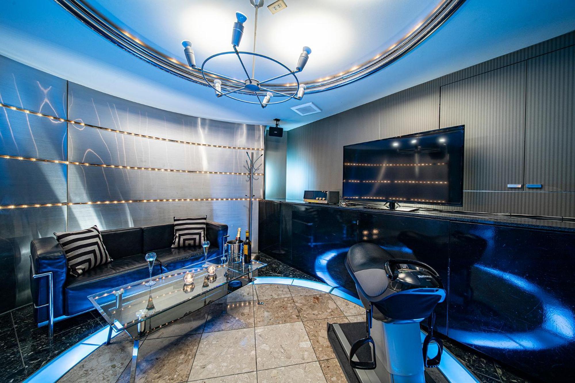 Towers Hotel - Adult Only - Осака Екстериор снимка