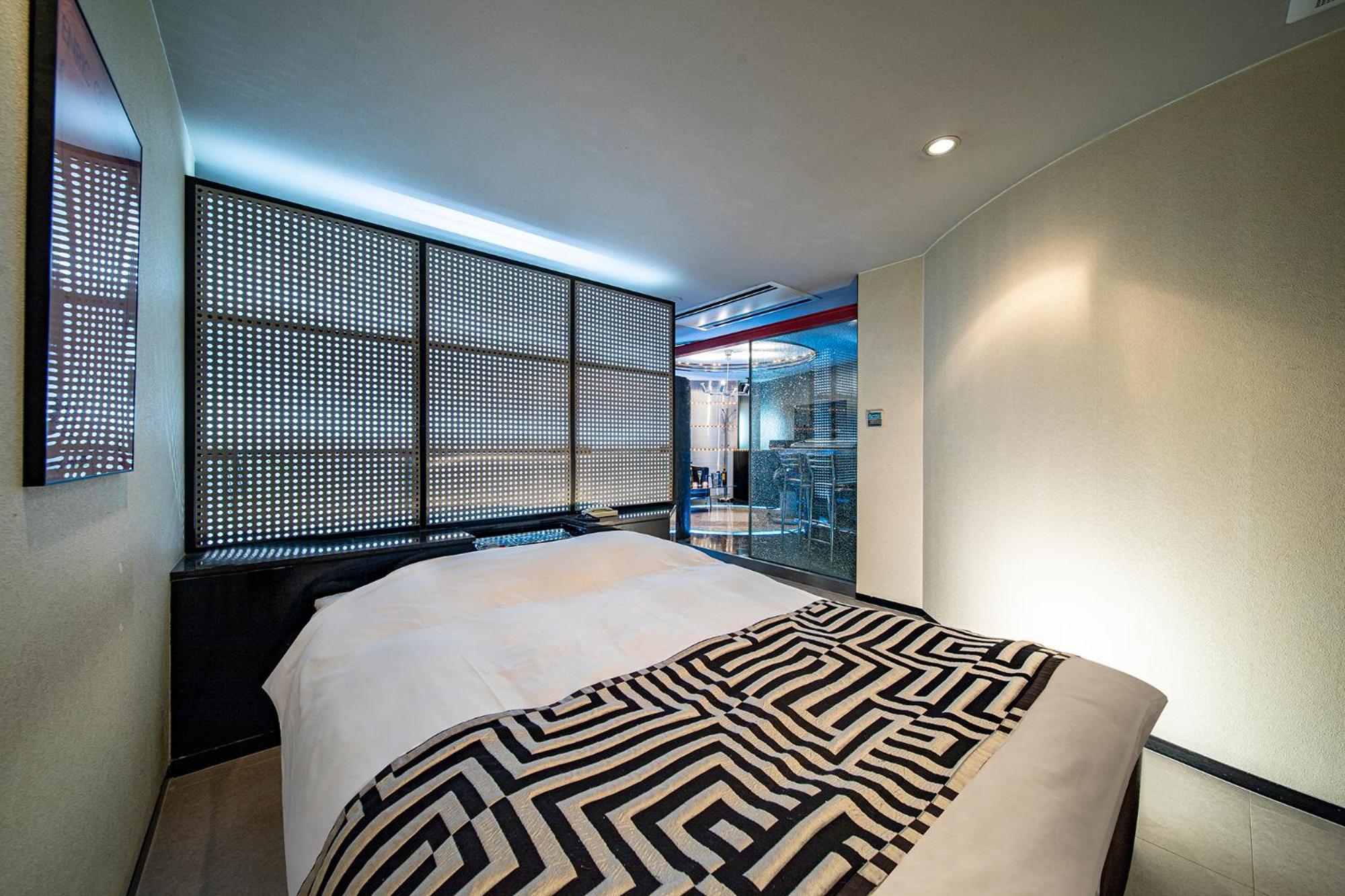 Towers Hotel - Adult Only - Осака Екстериор снимка