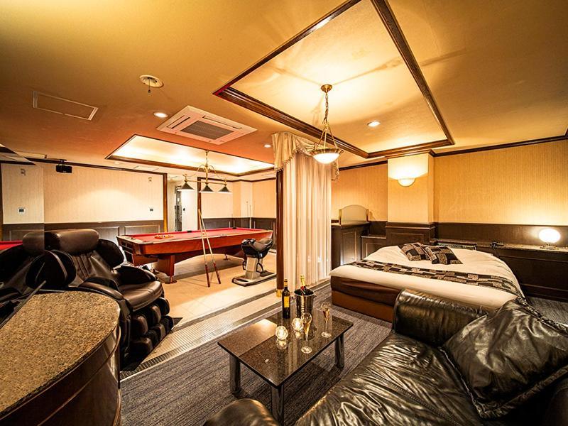 Towers Hotel - Adult Only - Осака Екстериор снимка