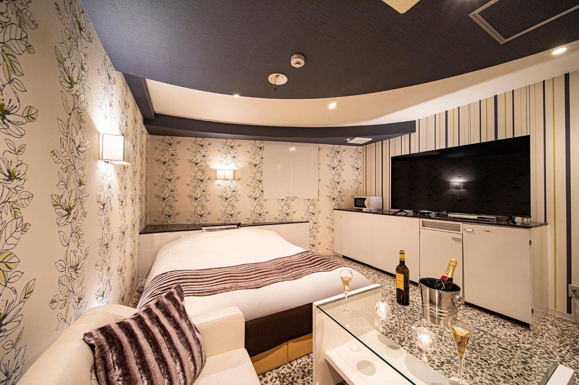 Towers Hotel - Adult Only - Осака Екстериор снимка