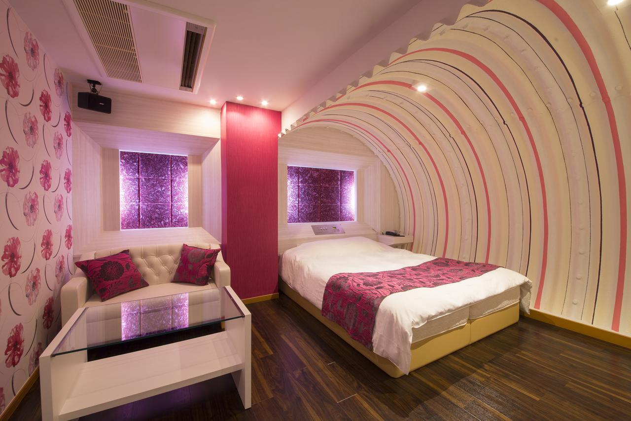 Towers Hotel - Adult Only - Осака Екстериор снимка